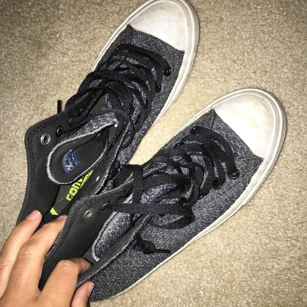 Women’s 8.5 Converse Shoes